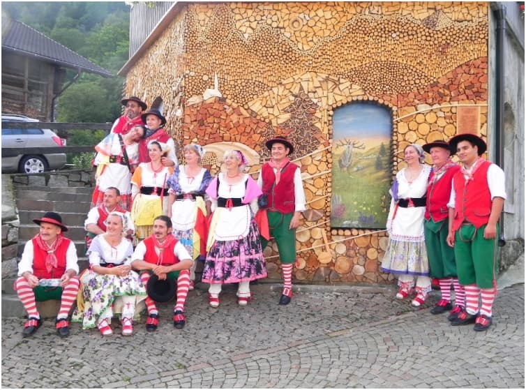 C'è Folk e Folk